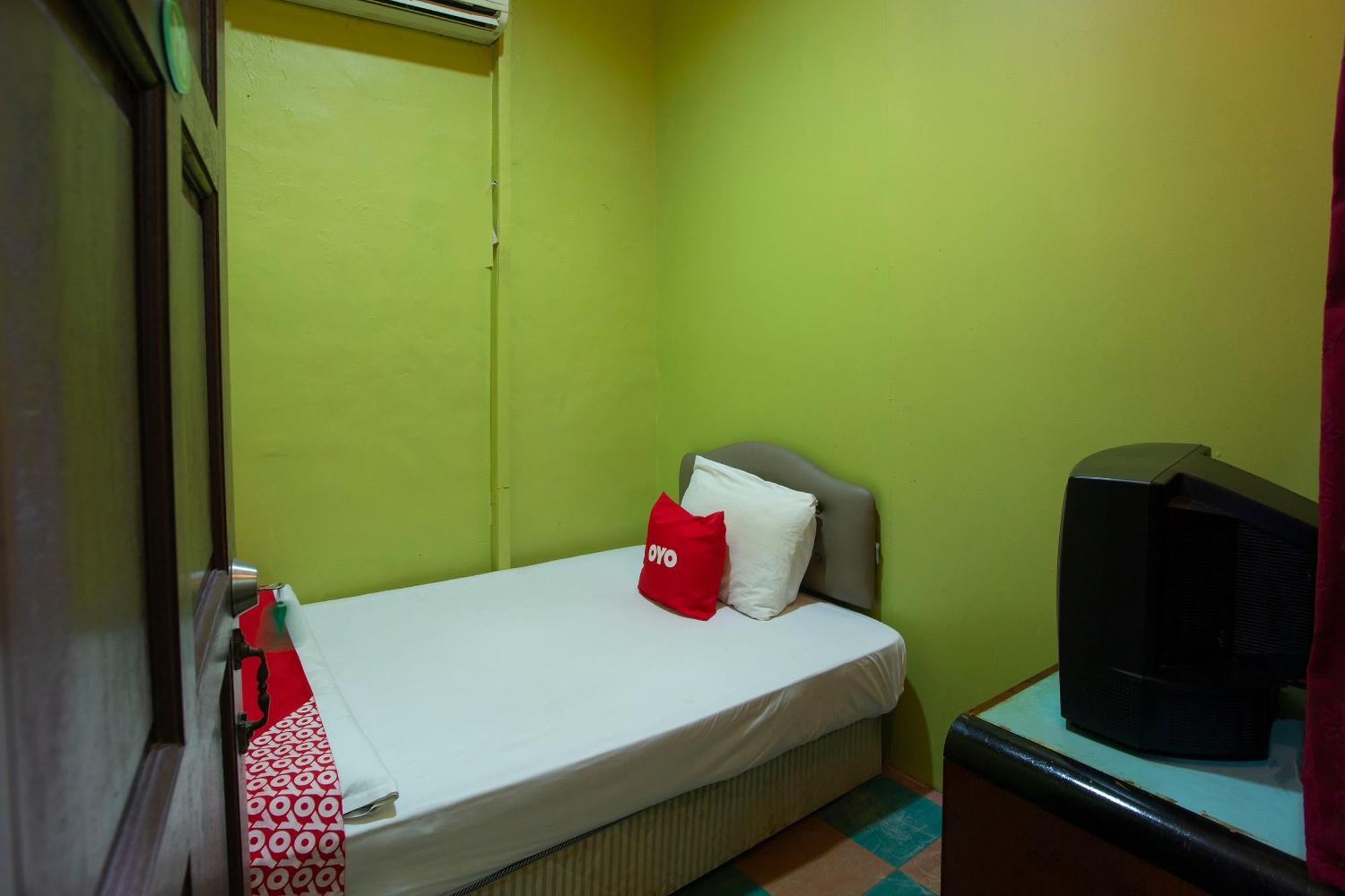 SPOT ON 90137 Casavilla Hotel Pudu Kuala Lumpur Exterior foto